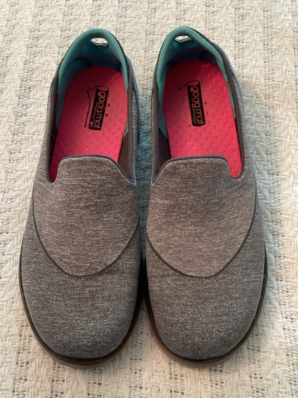 Skechers Goga mat Gray Slip-on sneakers Size9